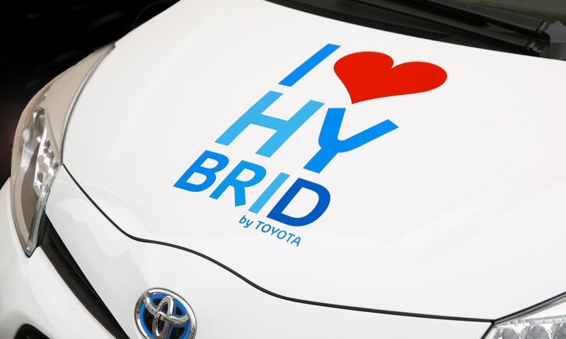 Read more about the article Why are dealerships struggling to sell hybrid vehicles?